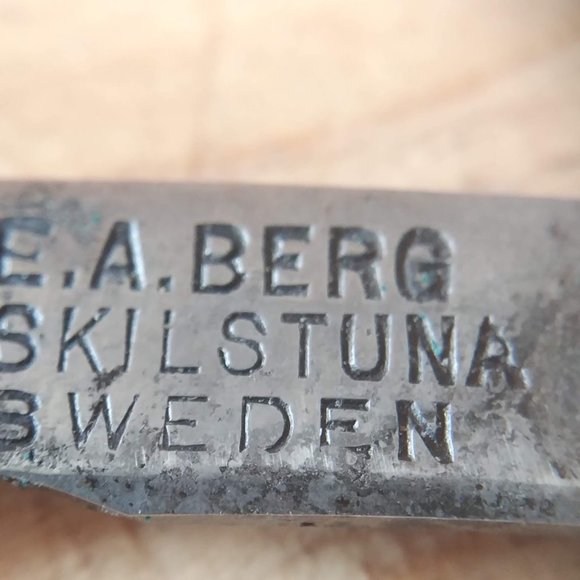 Vintage E A Berg Straight Razors with leather case - Picture 7 of 13